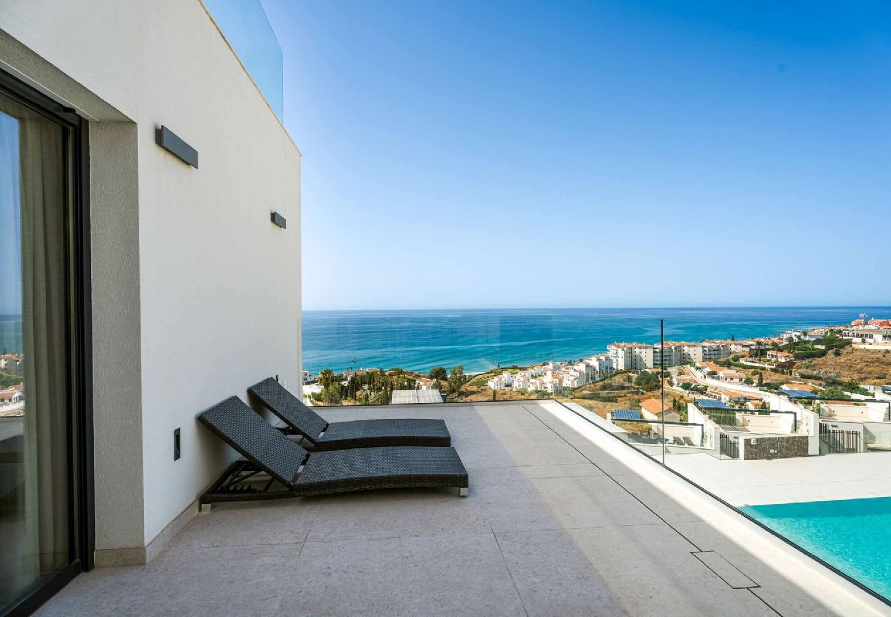 Hus i Torrox Costa - Luksushus med privat pool, jacuzzi og wellness-spa