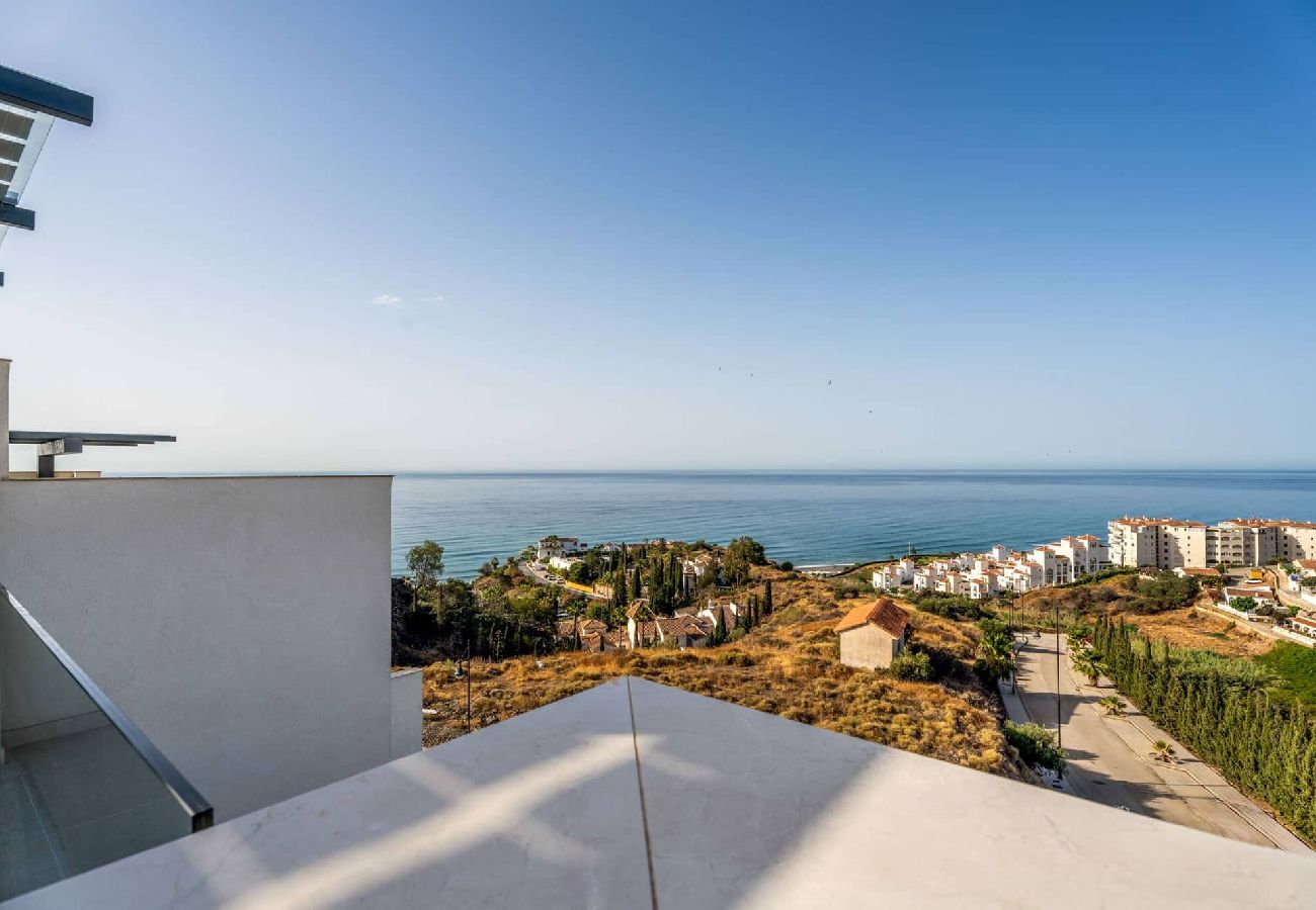 Hus i Torrox Costa - Luksusvilla med privat pool og spabad - adgang til fitnesscenter, sauna og wellnesscenter