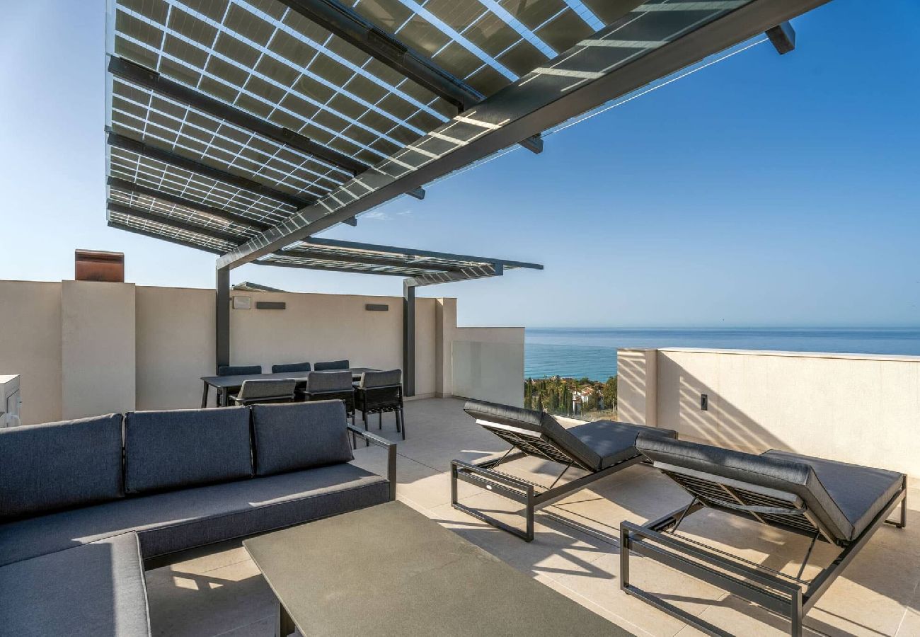 Hus i Torrox Costa - Luksusvilla med privat pool og spabad - adgang til fitnesscenter, sauna og wellnesscenter