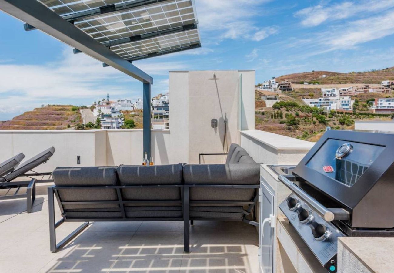 Hus i Torrox Costa - Luksusvilla med privat pool og spabad - adgang til fitnesscenter, sauna og wellnesscenter