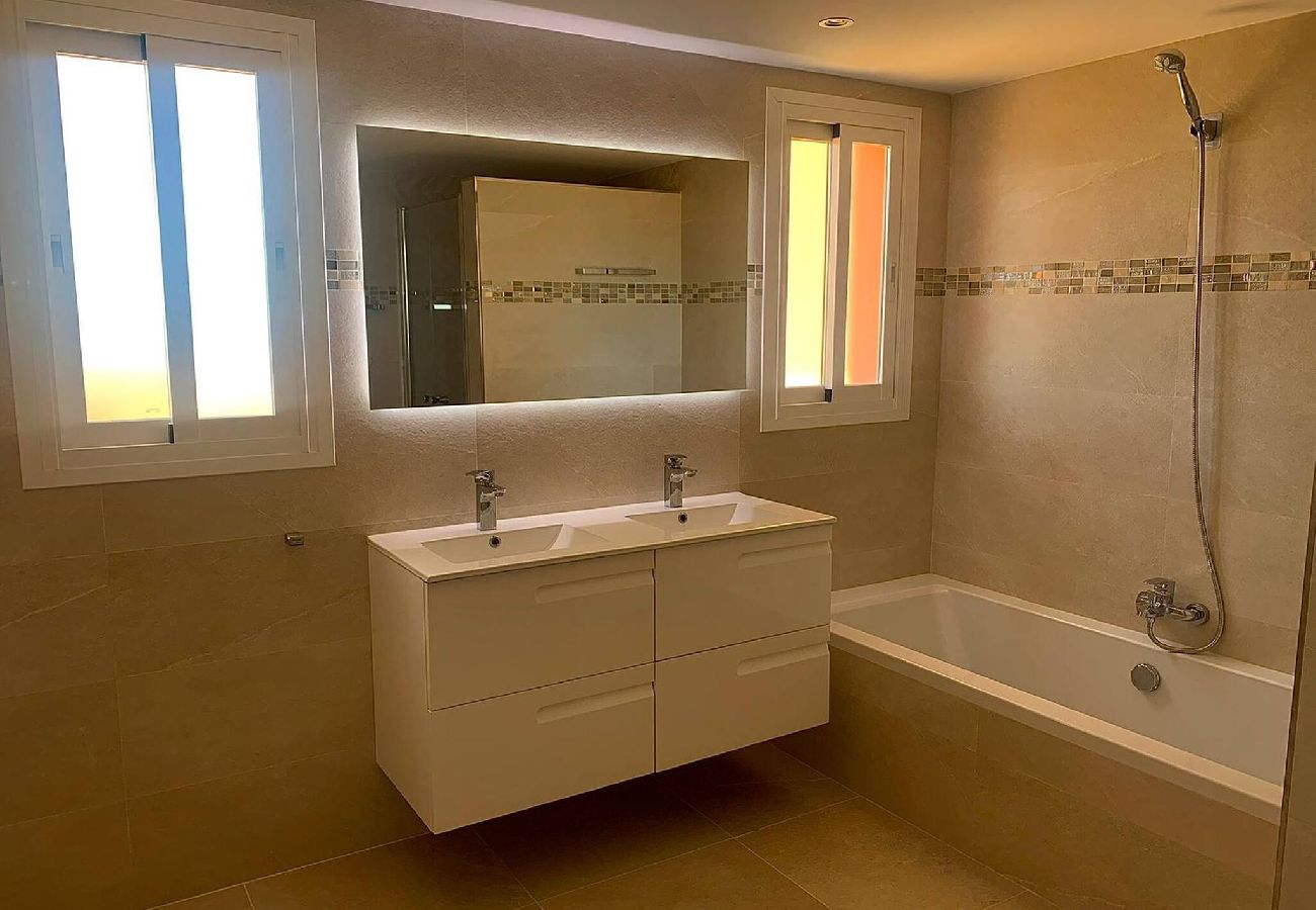Villa i Marbella - Villa Monterray, Royal Beach, Calahonda - Villa ved stranden