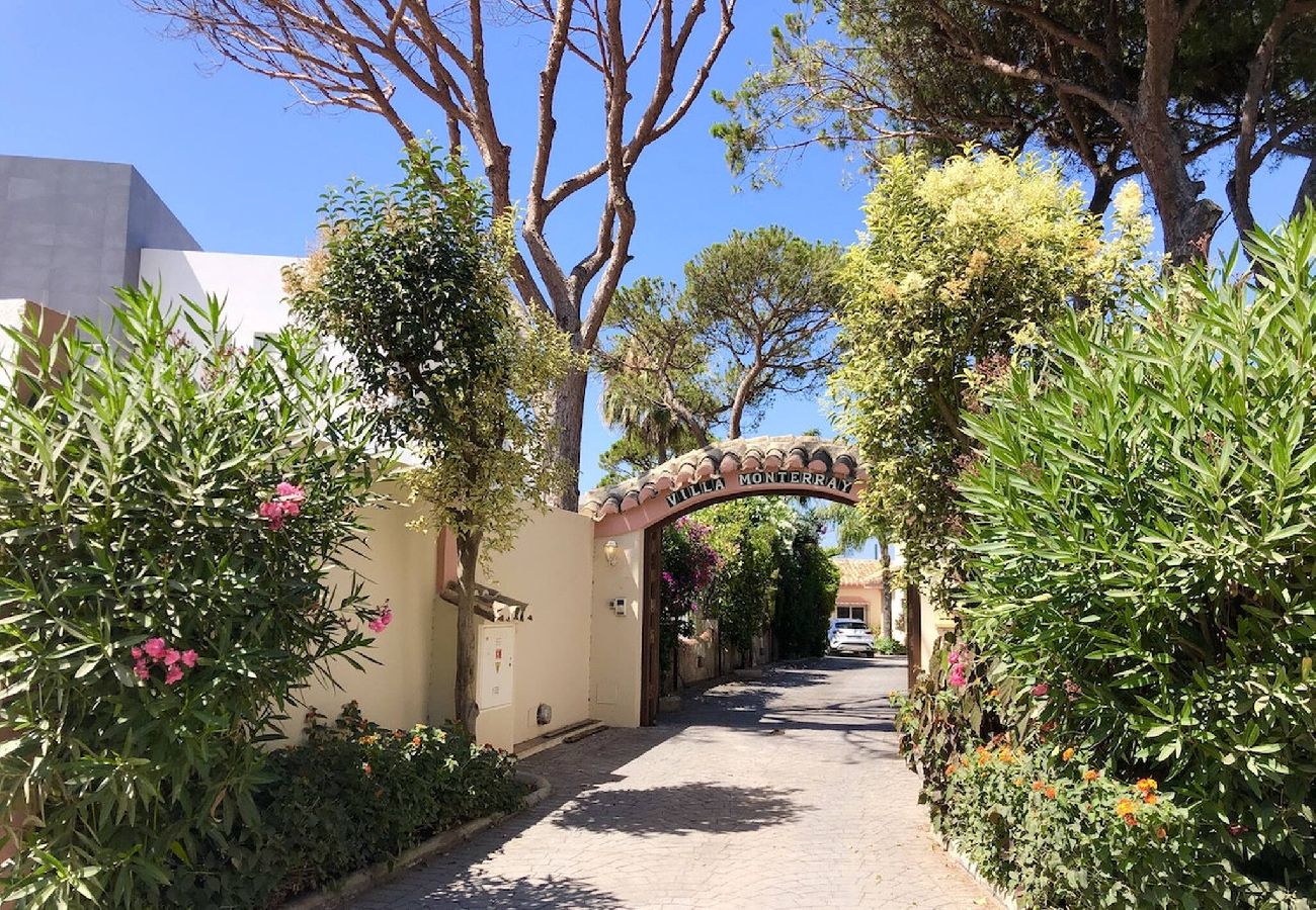 Villa i Marbella - Villa Monterray, Royal Beach, Calahonda - Villa ved stranden