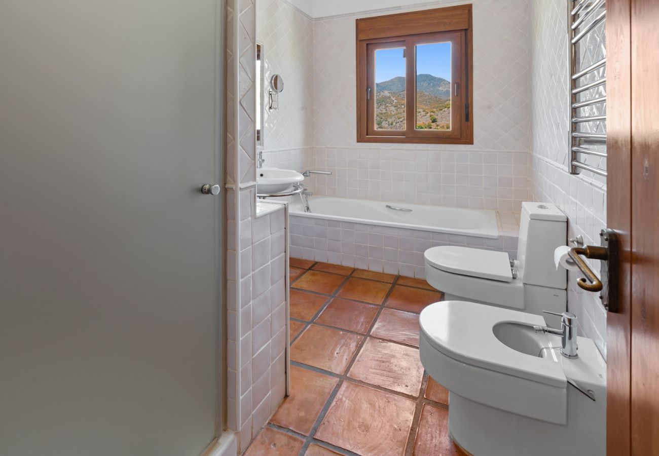 Villa i Frigiliana - Fantastisk villa med 4 soveværelser, privat pool og spektakulær udsigt