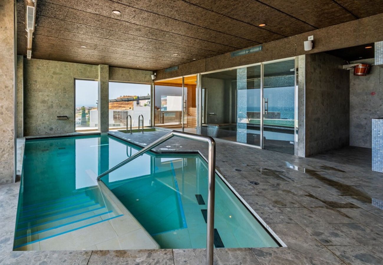Casa en Torrox Costa - Casa con spa y piscina privados, con acceso a sauna y gimnasio