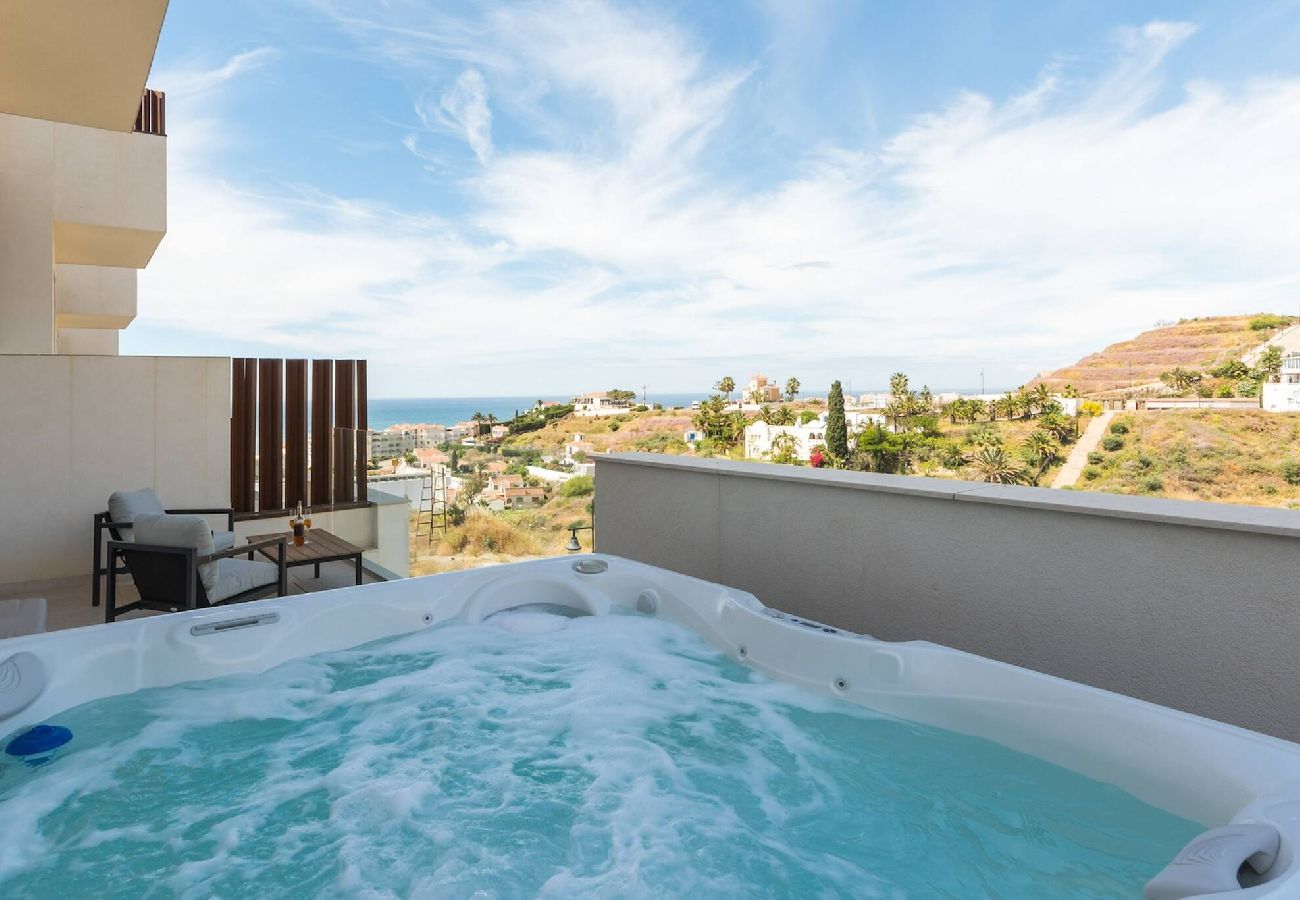 Casa en Torrox Costa - Impresionante casa con jacuzzi privado y vistas al mar
