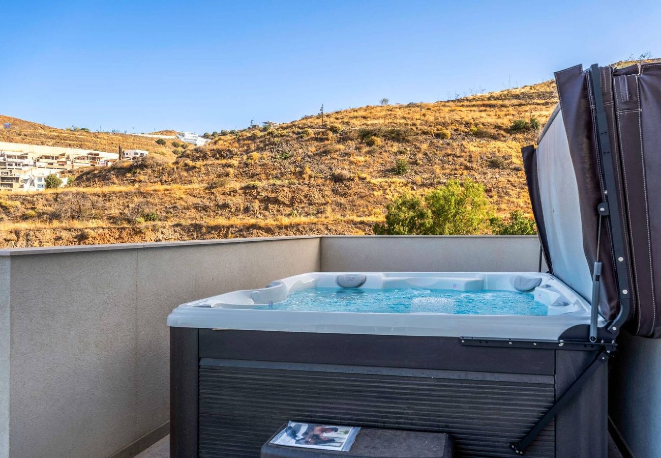 Casa en Torrox Costa - Impresionante casa con jacuzzi privado y vistas al mar