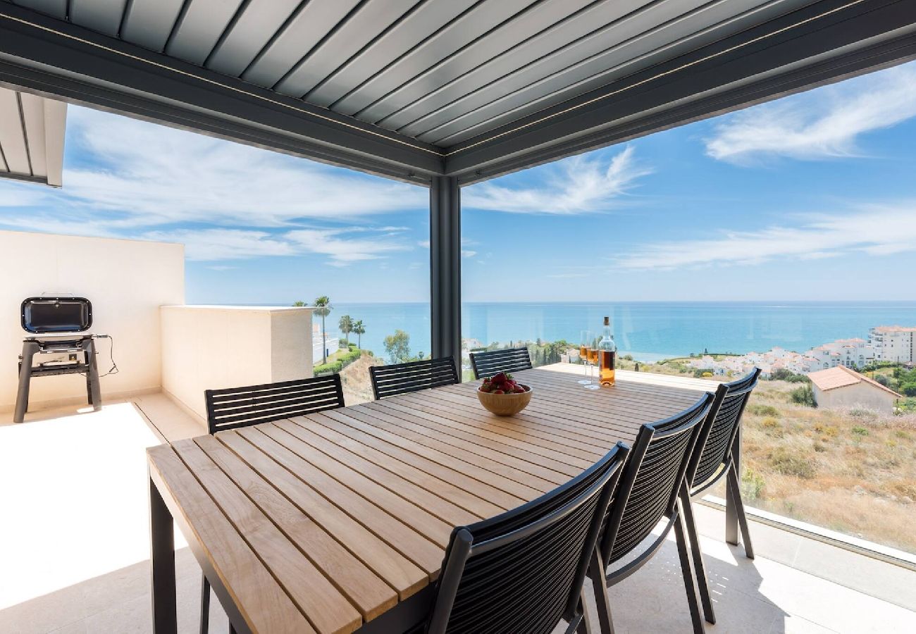 Casa en Torrox Costa - Casa con jacuzzi, impresionantes vistas al mar, sauna y gimnasio