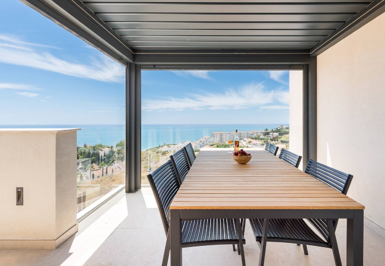 Casa en Torrox Costa - Casa con jacuzzi, impresionantes vistas al mar, sauna y gimnasio