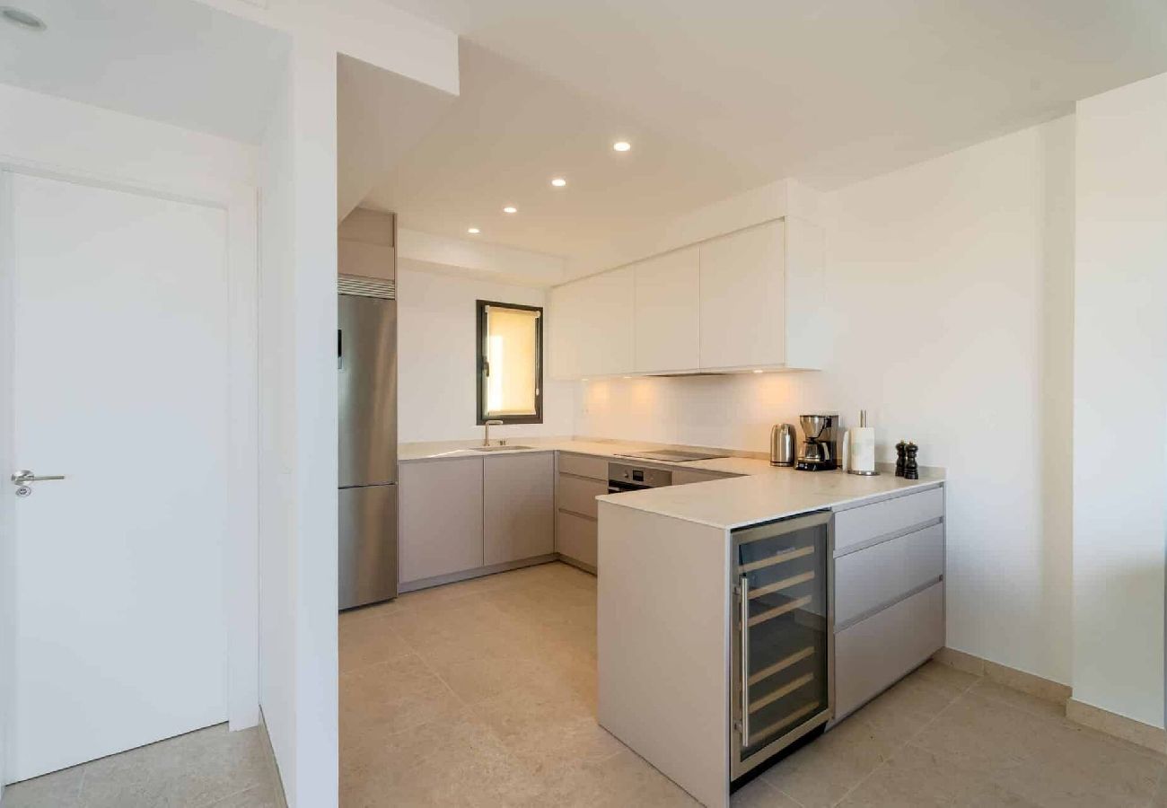Casa en Torrox Costa - Villa de lujo con piscina privada y jacuzzi; acceso a gimnasio, sauna y centro de bienestar
