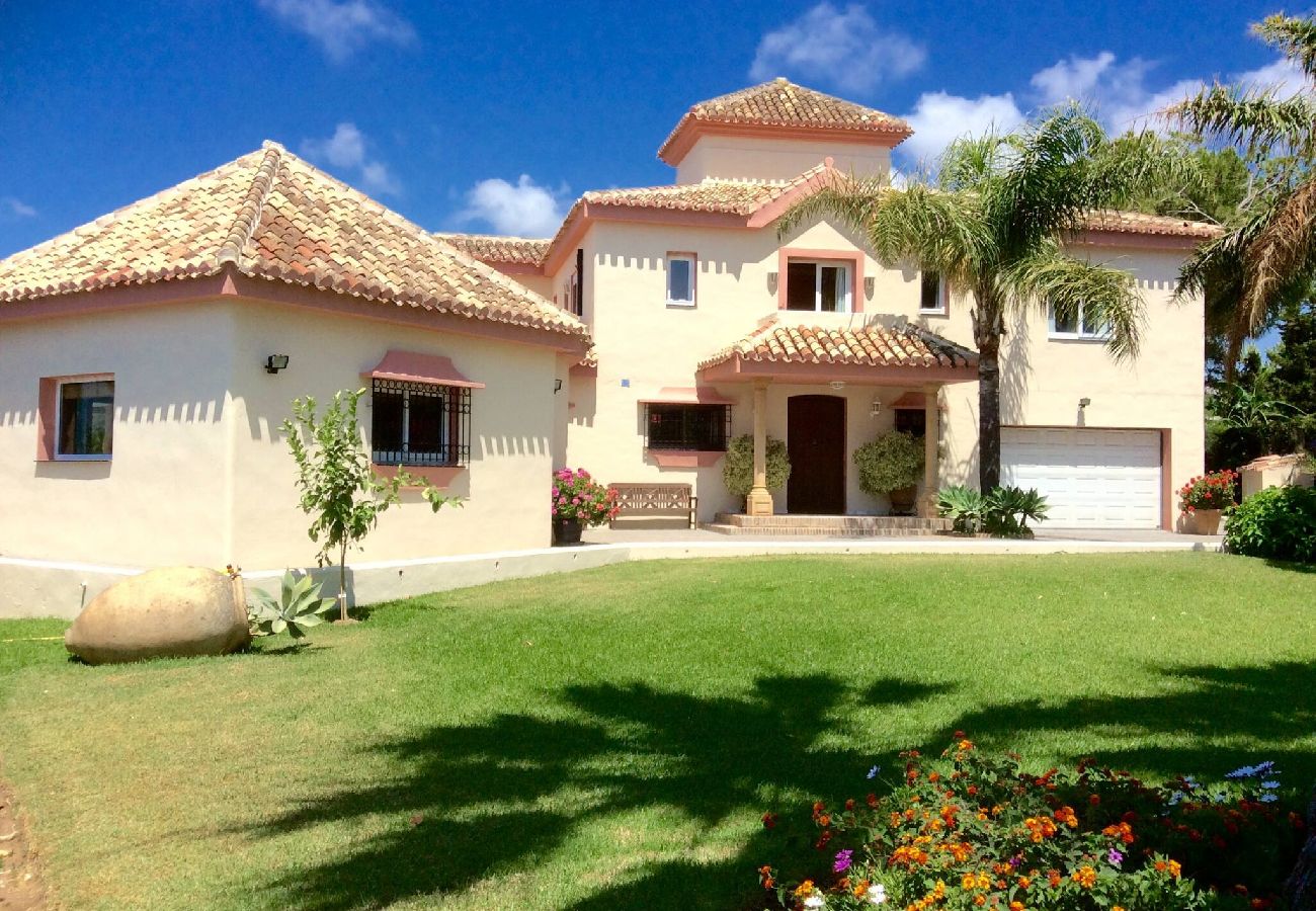 Villa en Marbella - Villa Monterray, Royal Beach, Calahonda - Villa frente a la playa