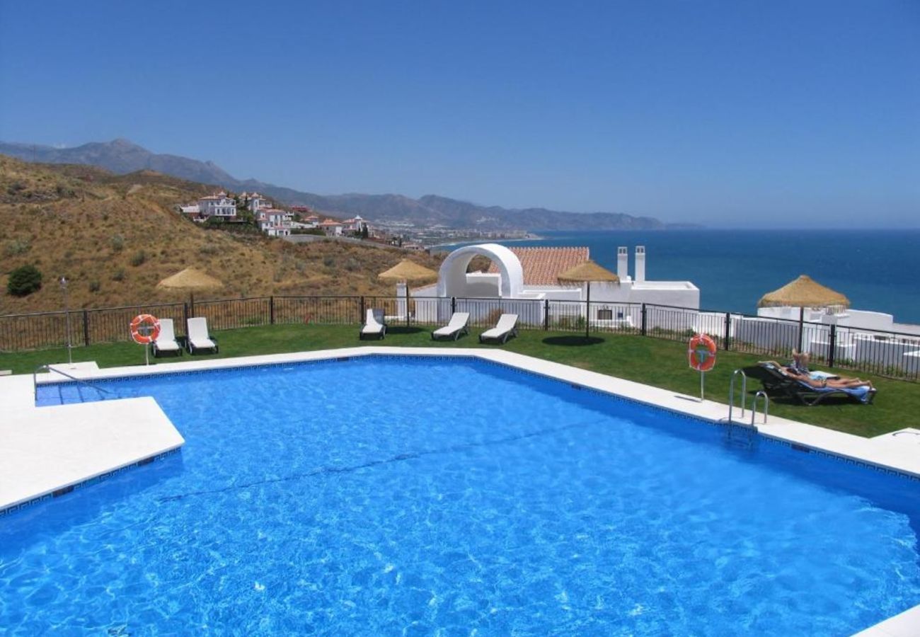 Apartamento en Torrox Costa - Impresionante ático en Calaceite con vistas panorámicas.