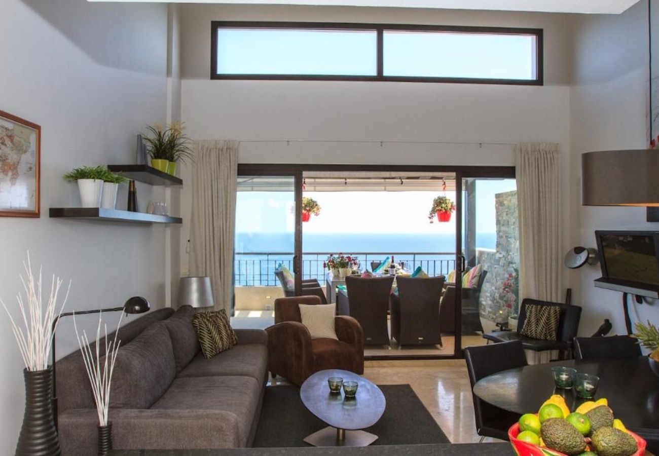 Apartamento en Torrox Costa - Impresionante ático en Calaceite con vistas panorámicas.
