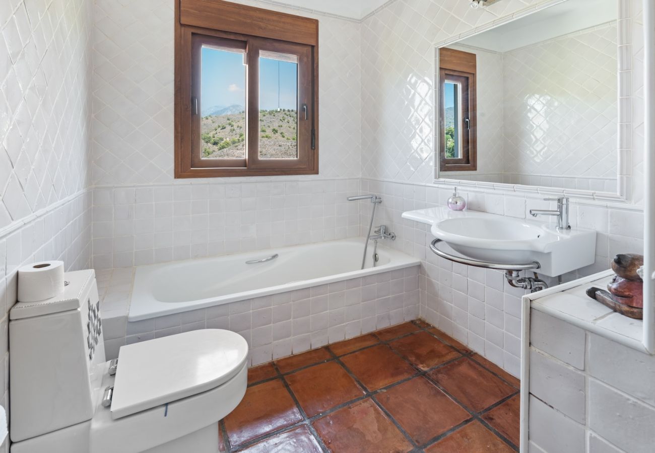 Villa en Frigiliana - Impresionante villa de 4 dormitorios con piscina privada y vistas espectaculares