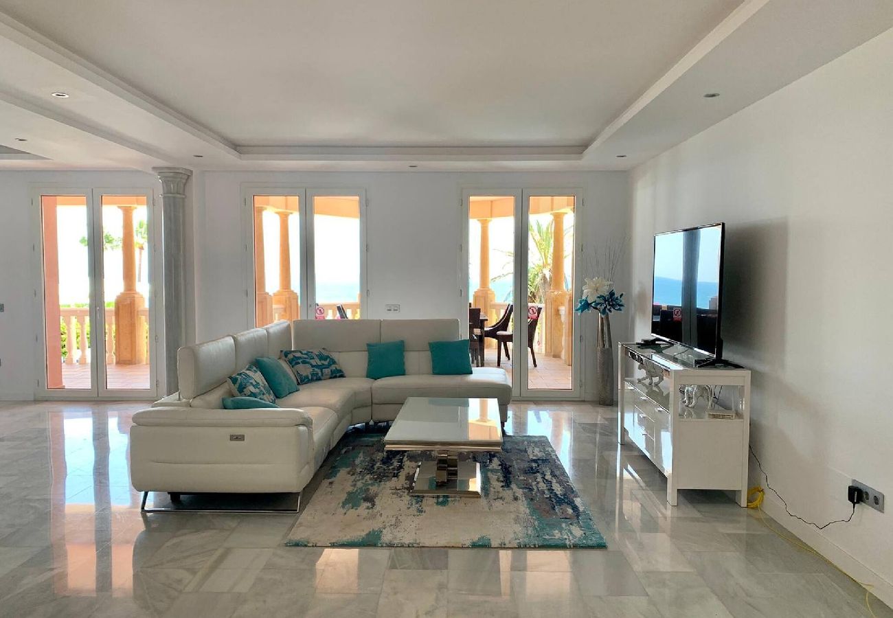 Villa in Marbella - Villa Monterray, Royal Beach, Calahonda - Beach Front Villa