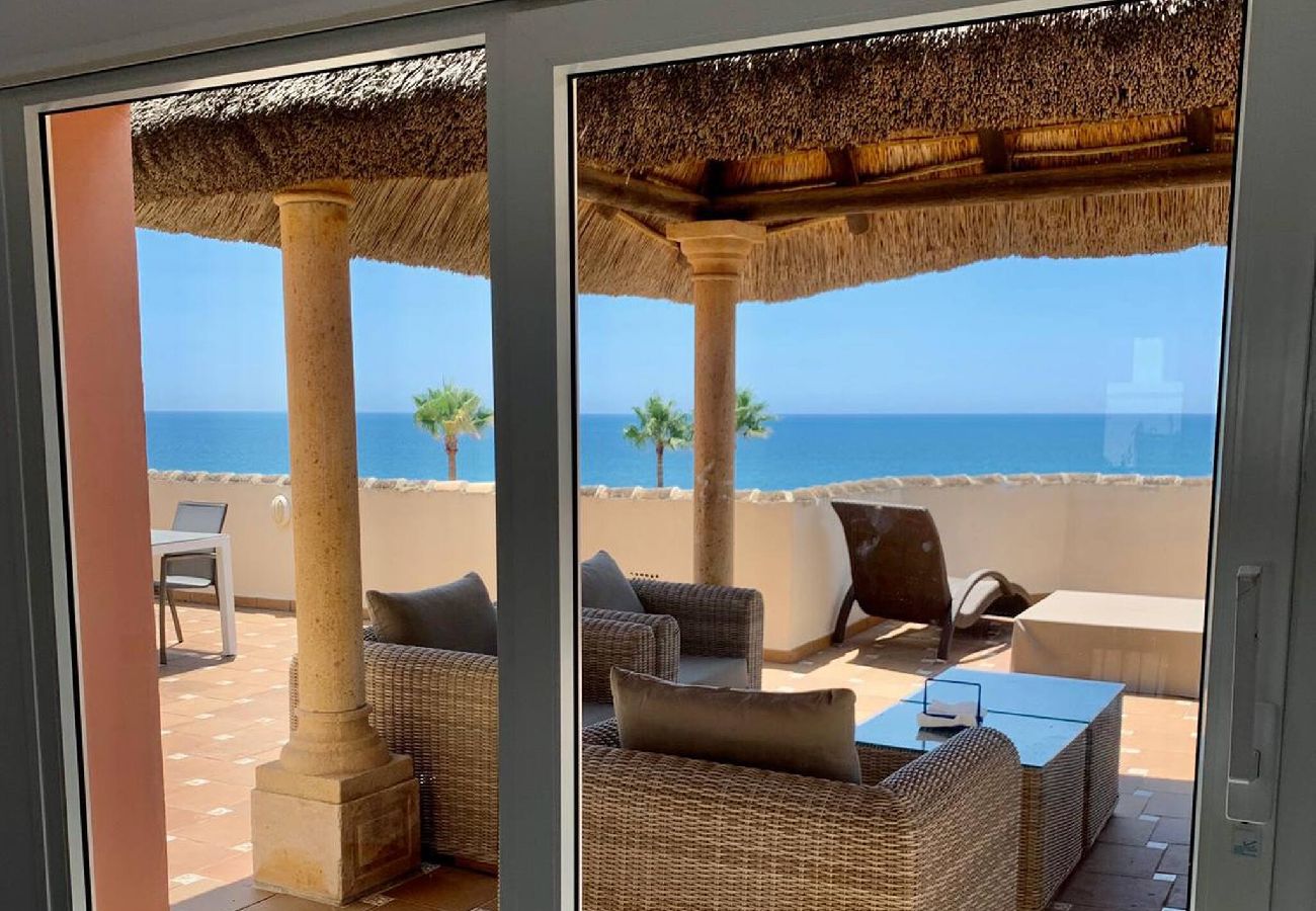 Villa in Marbella - Villa Monterray, Royal Beach, Calahonda - Beach Front Villa