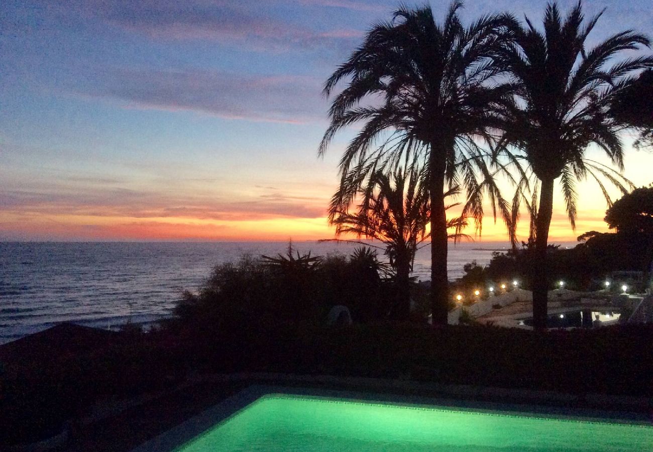 Villa in Marbella - Villa Monterray, Royal Beach, Calahonda - Beach Front Villa