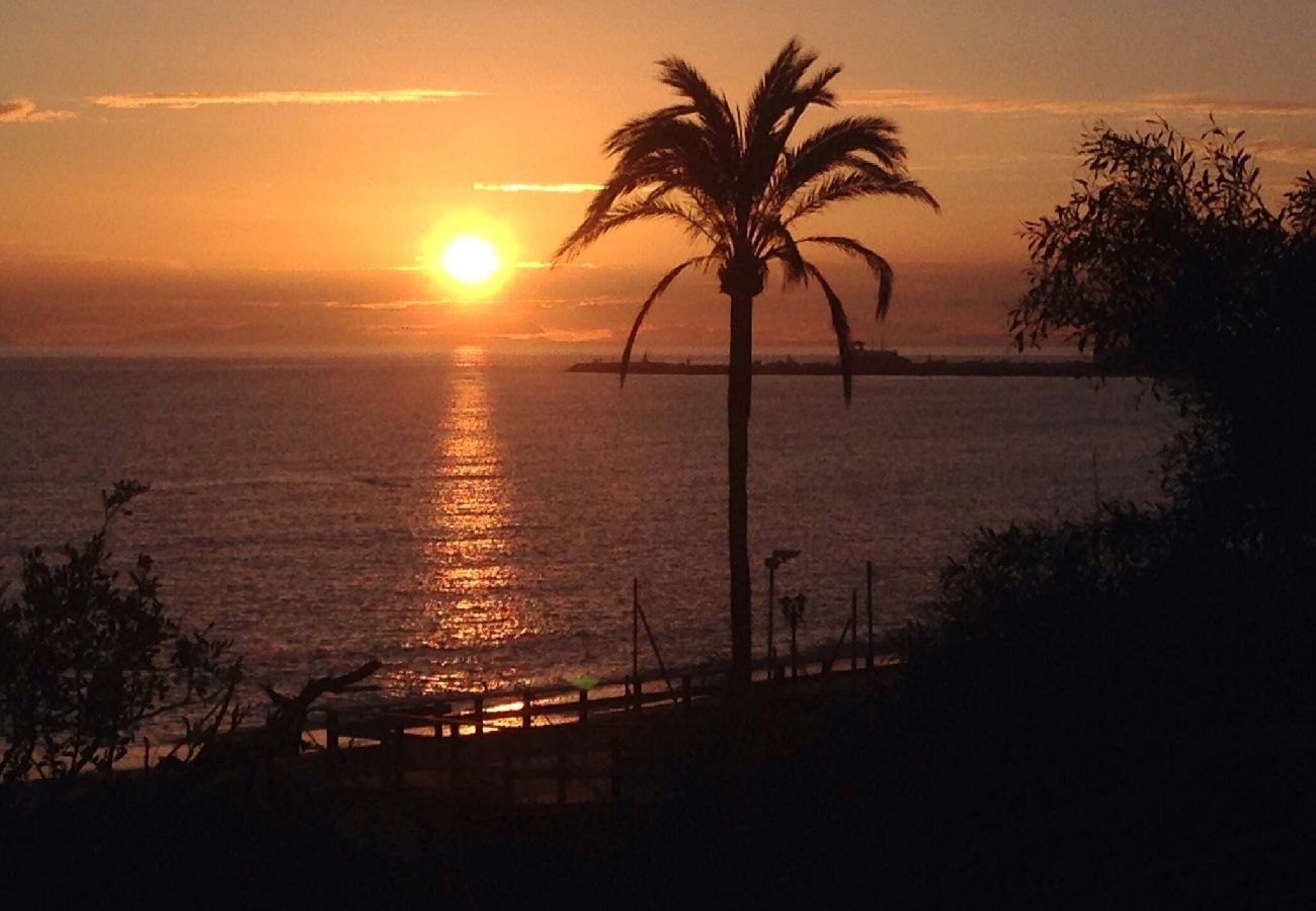 Villa in Marbella - Villa Monterray, Royal Beach, Calahonda - Beach Front Villa