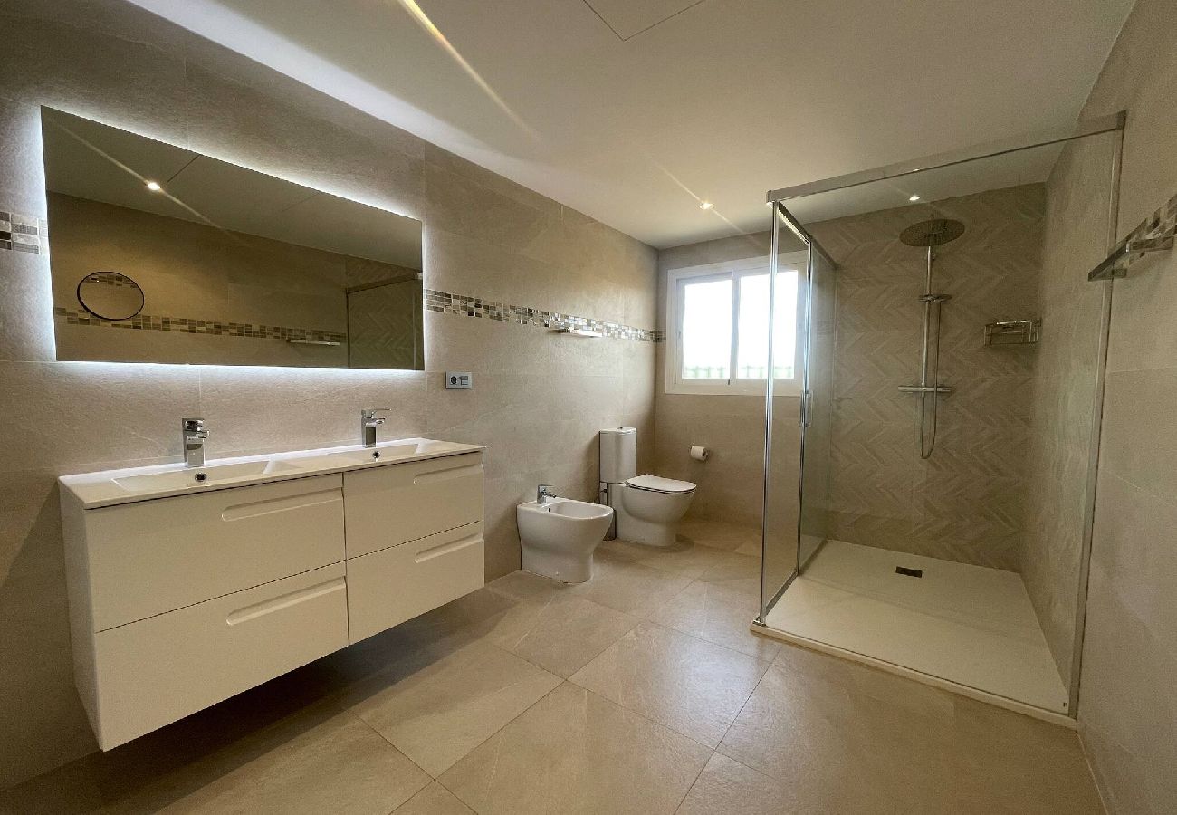 Villa in Marbella - Villa Monterray, Royal Beach, Calahonda - Beach Front Villa