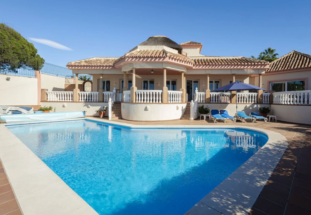 Villa in Marbella - Villa Monterray, Royal Beach, Calahonda - Beach Front Villa