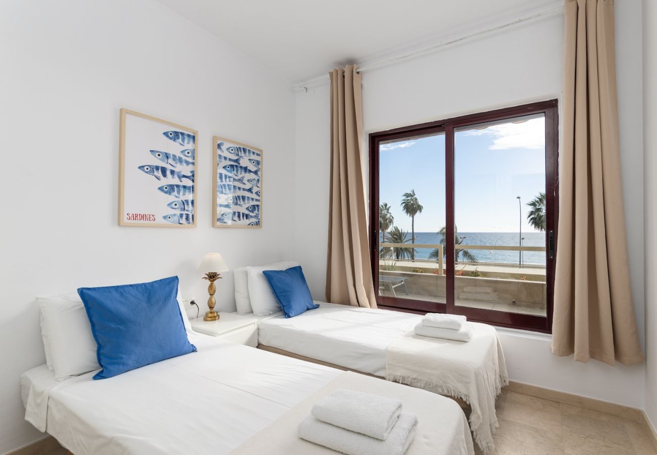 Apartment in Nerja - Apartment on Frontline Burriana Beach, Nerja 