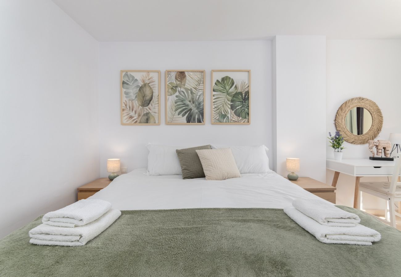 Apartment in Nerja - Apartment on Frontline Burriana Beach, Nerja 