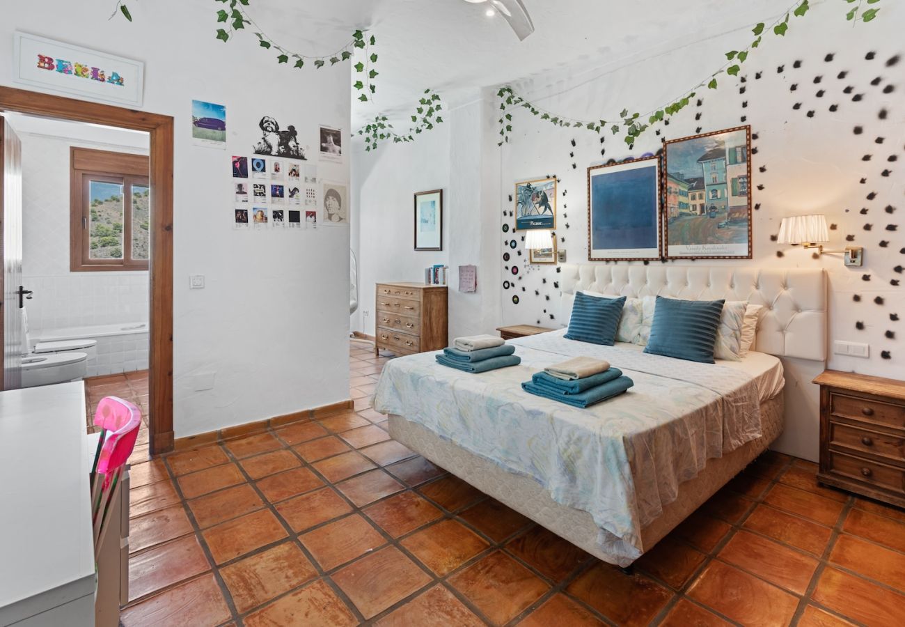 Villa in Frigiliana - Stunning 4 bedroom villa with private pool and spectacular views