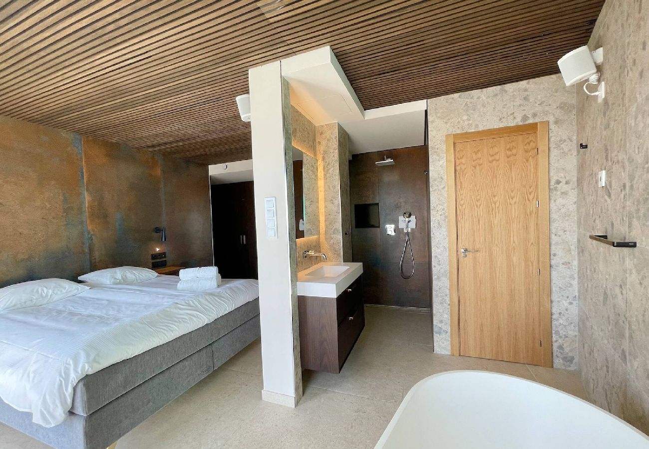 Stuga i Torrox Costa - Luxury House Mirador Calaceite Torrox Costa, with Private Pool Jacuzzi and Wellness