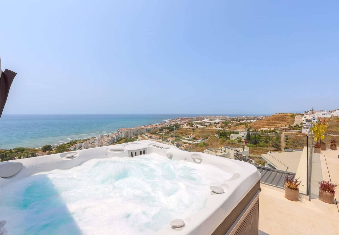 Stuga i Torrox Costa - Luxury House with Private Pool, Jacuzzi and Wellness Spa