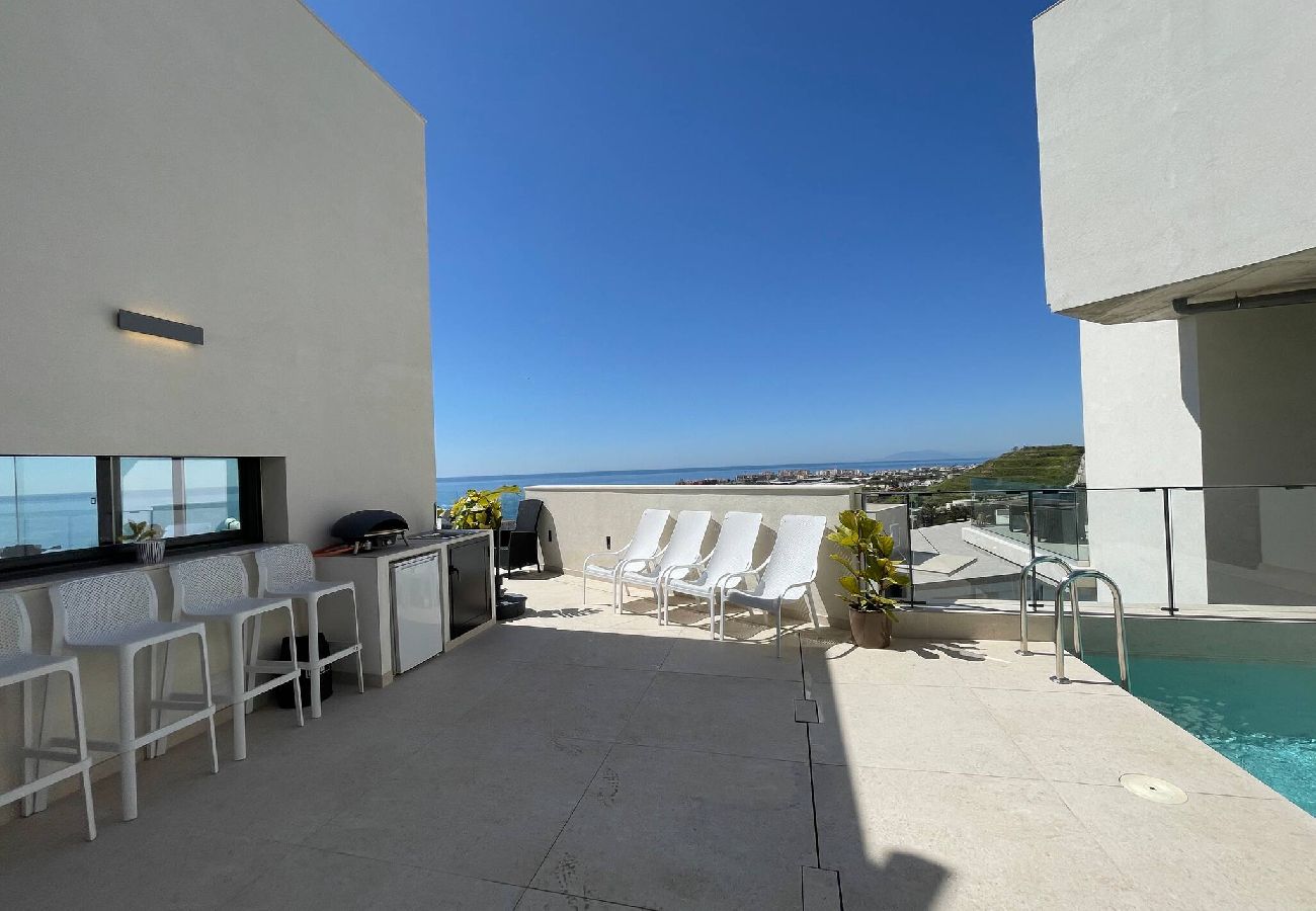 Stuga i Torrox Costa - Luxury House with Private Pool, Jacuzzi and Wellness Spa