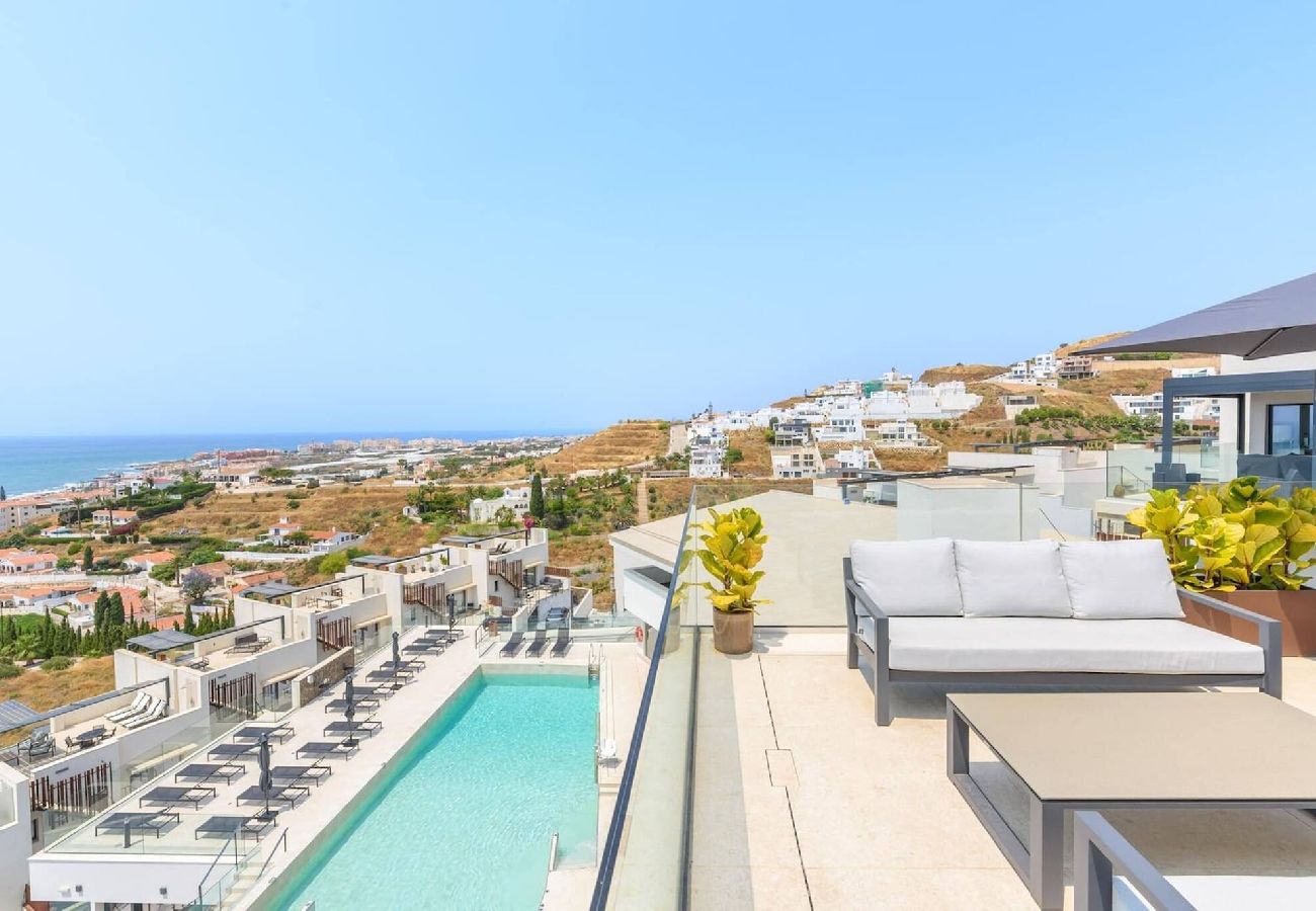 Stuga i Torrox Costa - Luxury House with Private Pool, Jacuzzi and Wellness Spa
