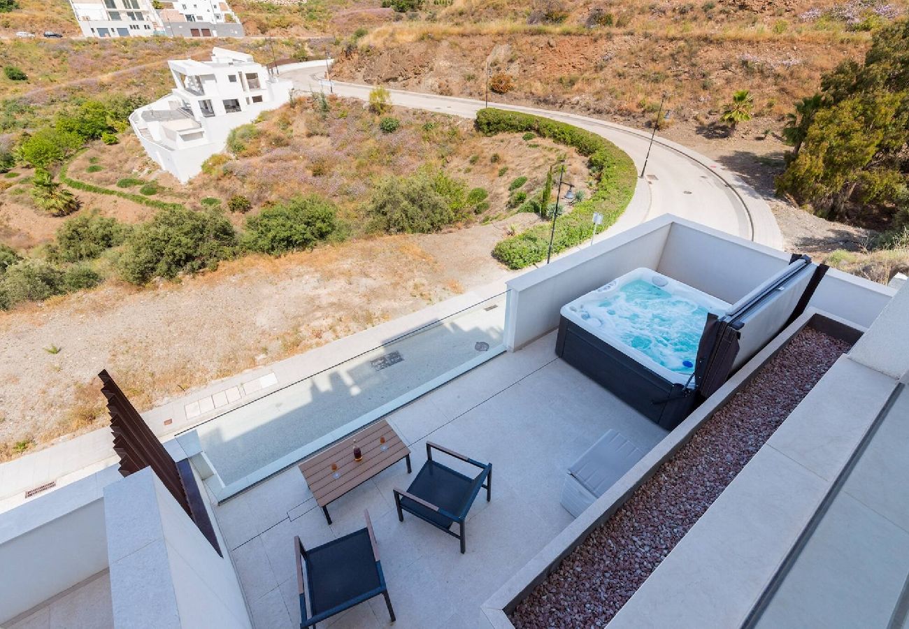 Stuga i Torrox Costa - Stunning House with Private Jacuzzi and Sea views