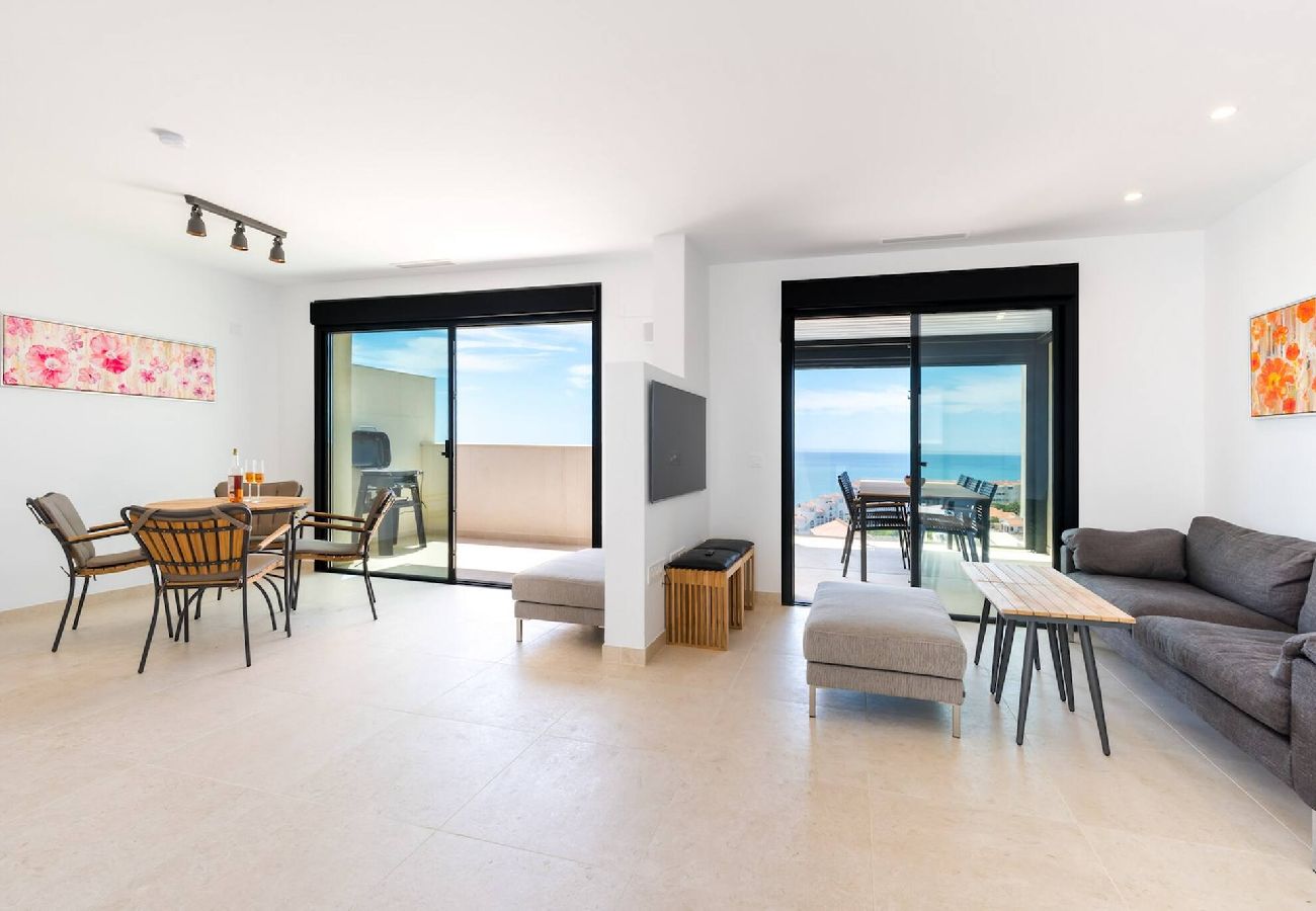 Stuga i Torrox Costa - House with Jacuzzi and Amazing Sea Views, sauna and gym
