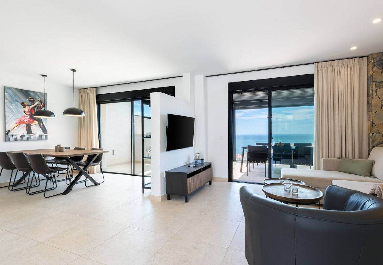 Stuga i Torrox Costa - Luxury Villa with Private Pool and Hot Tub - access to gym, sauna & wellness centre