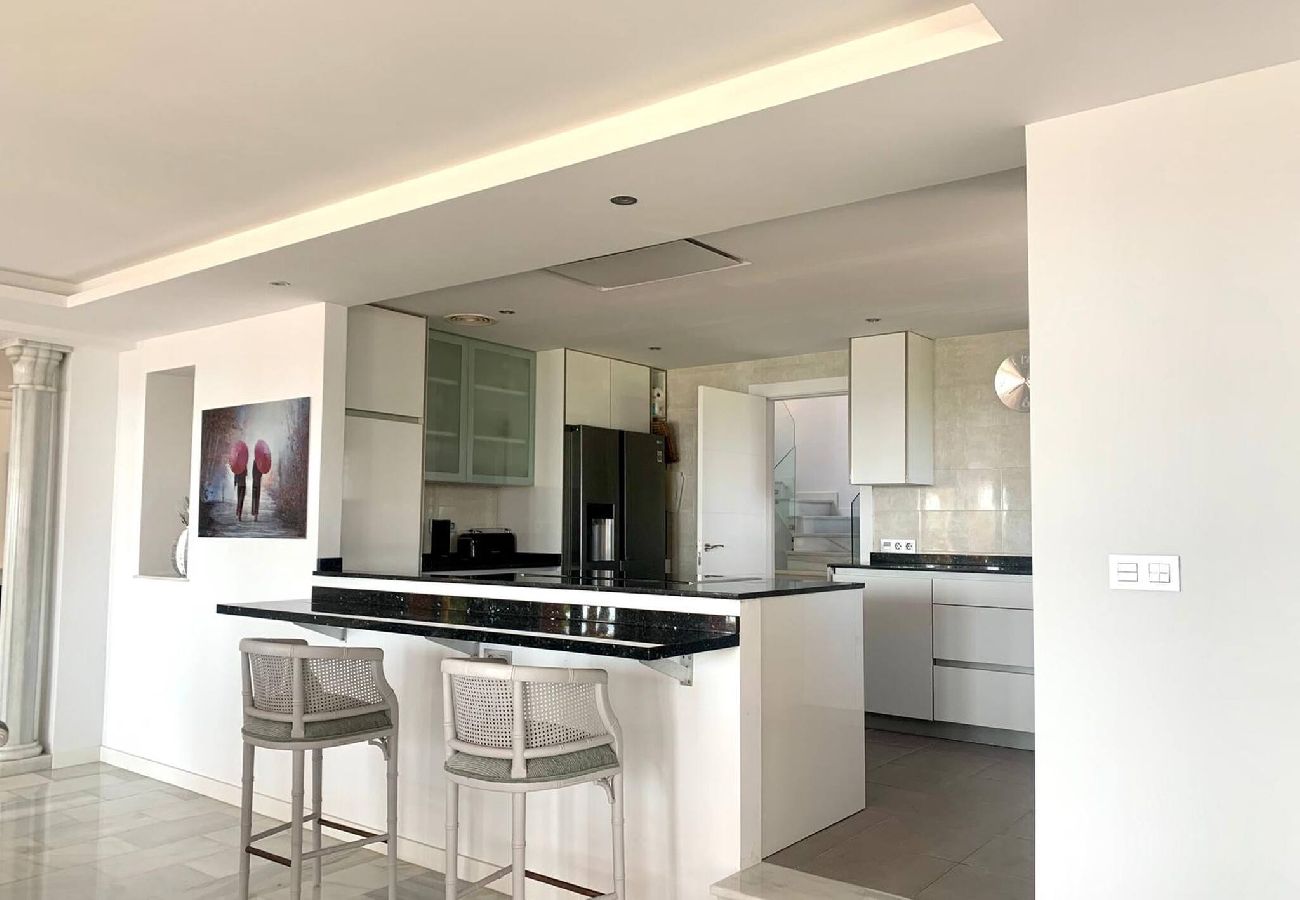 Villa i Marbella - Villa Monterray, Royal Beach, Calahonda - Beach Front Villa