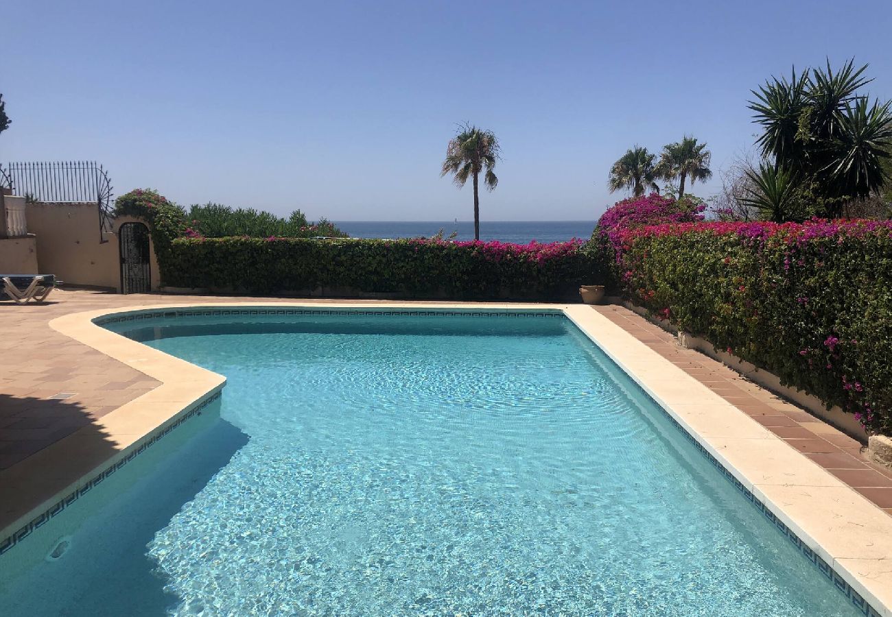 Villa i Marbella - Villa Monterray, Royal Beach, Calahonda - Beach Front Villa
