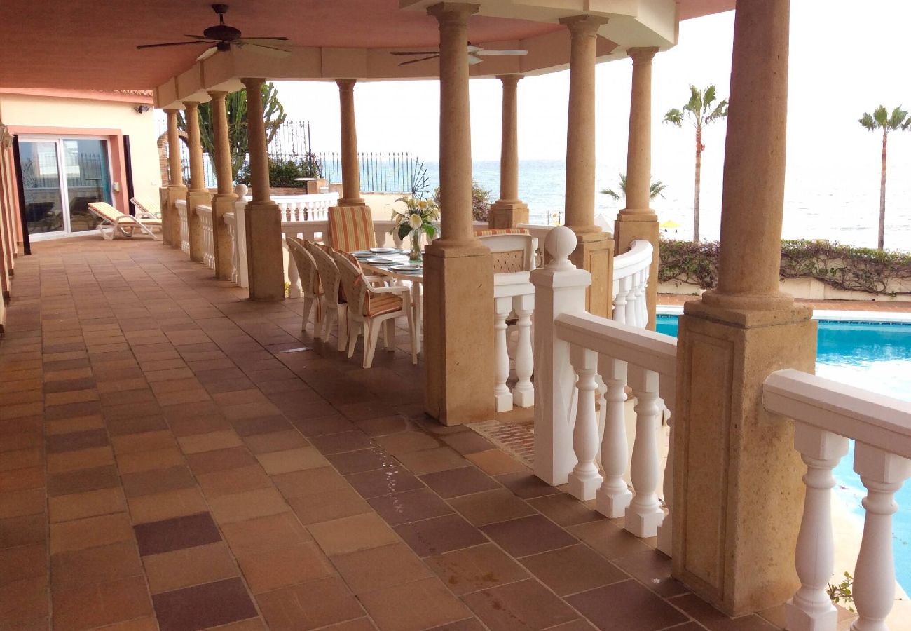 Villa i Marbella - Villa Monterray, Royal Beach, Calahonda - Beach Front Villa