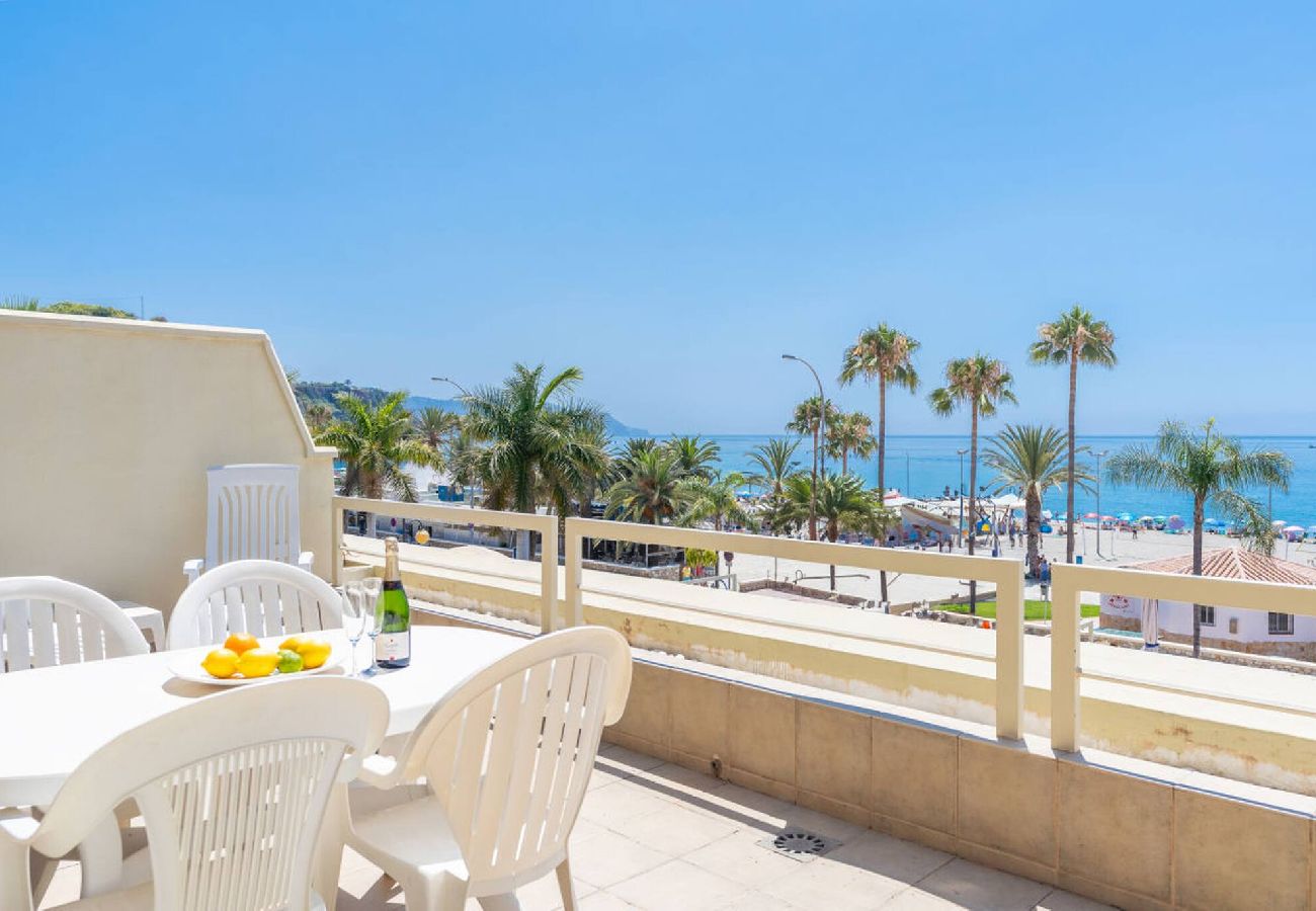 Lägenhet i Nerja - Apartment on Frontline Burriana Beach, Nerja 