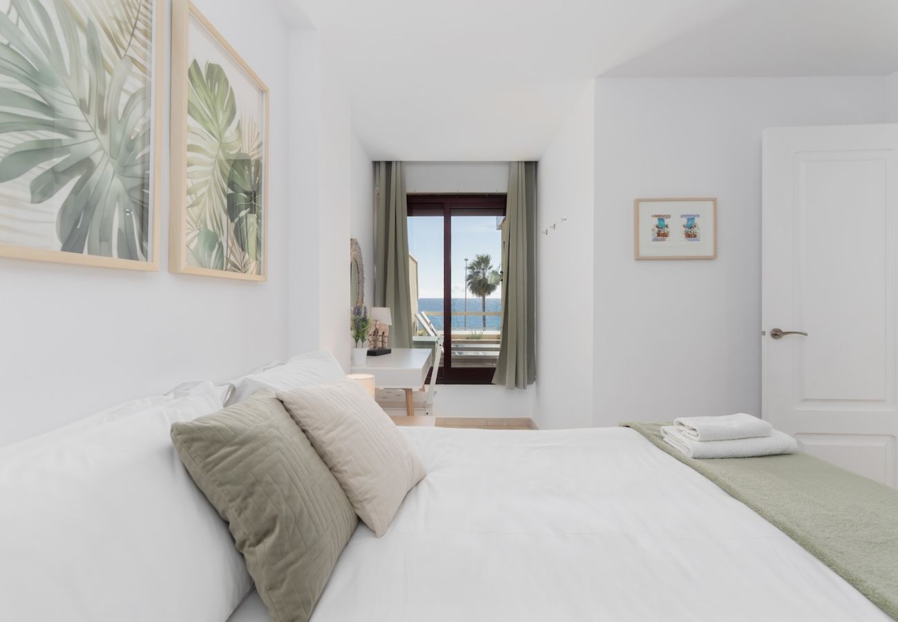 Lägenhet i Nerja - Apartment on Frontline Burriana Beach, Nerja 