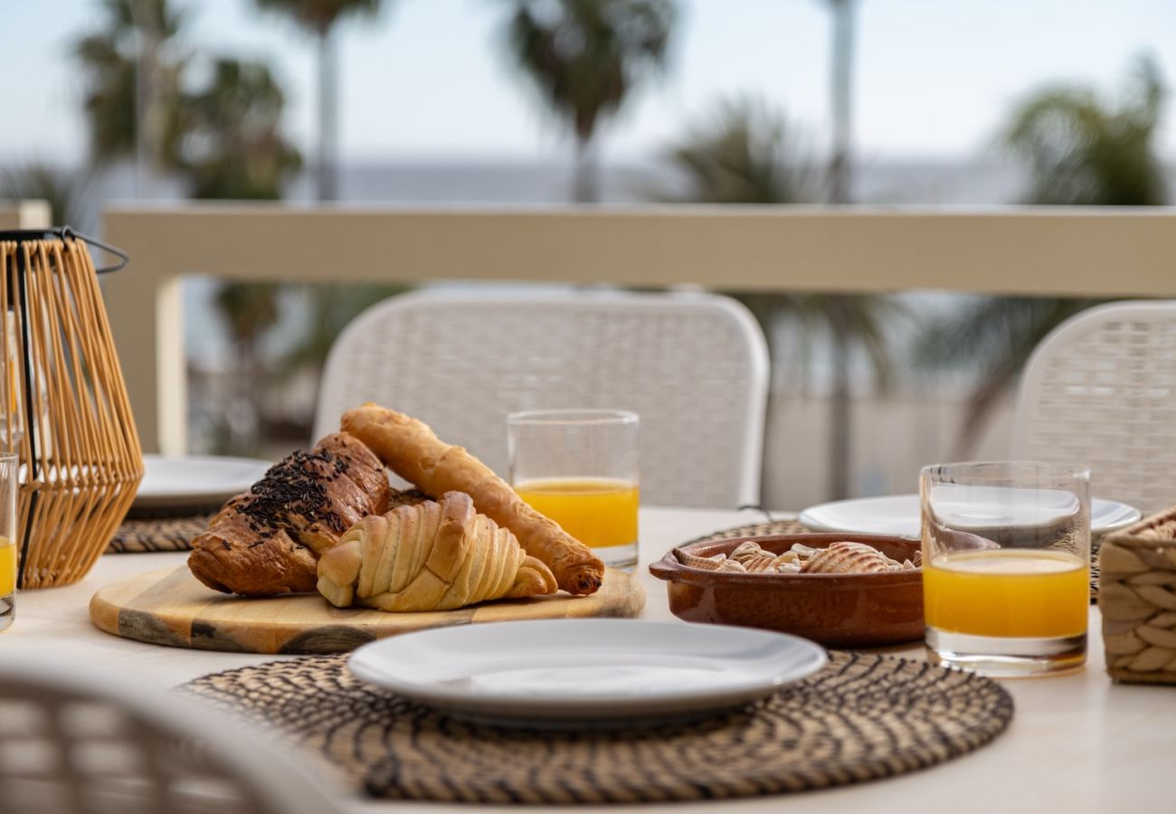 Lägenhet i Nerja - Apartment on Frontline Burriana Beach, Nerja 