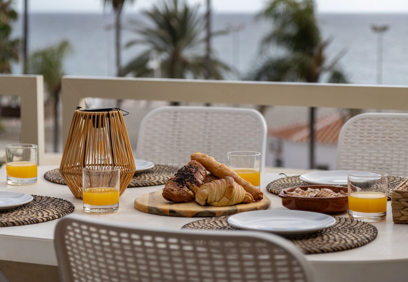 Lägenhet i Nerja - Apartment on Frontline Burriana Beach, Nerja 