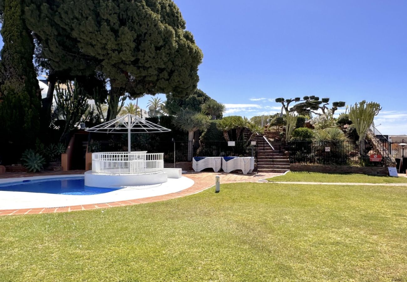 Lägenhet i Nerja - Two Bedroom with Large Terrace and Views in Capistrano, Nerja