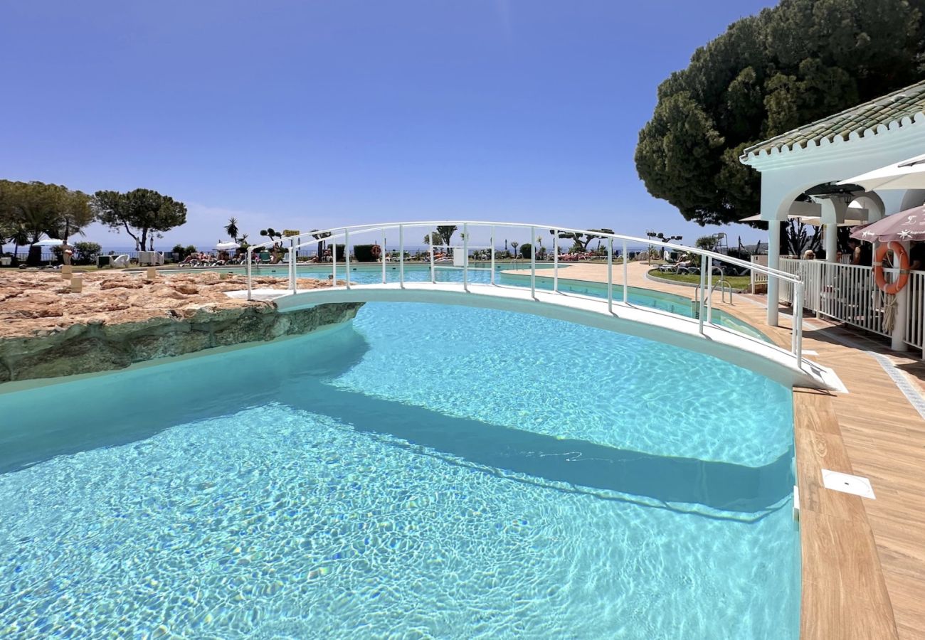 Lägenhet i Nerja - Two Bedroom with Large Terrace and Views in Capistrano, Nerja