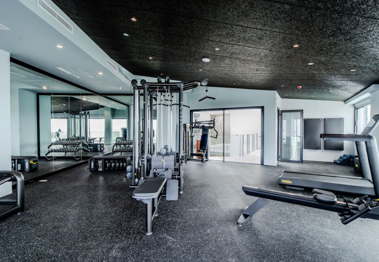Stuga i Torrox Costa - Modern House with Private Pool and Hot Tub - access to gym, sauna & wellness centre